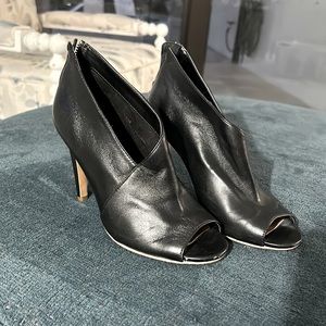 Halogen size 5.5 ankle bootie